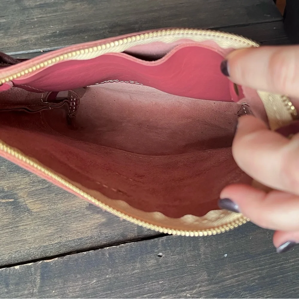 Portland Leather Rose Festival Crossbody Bag - Picture 4 of 5